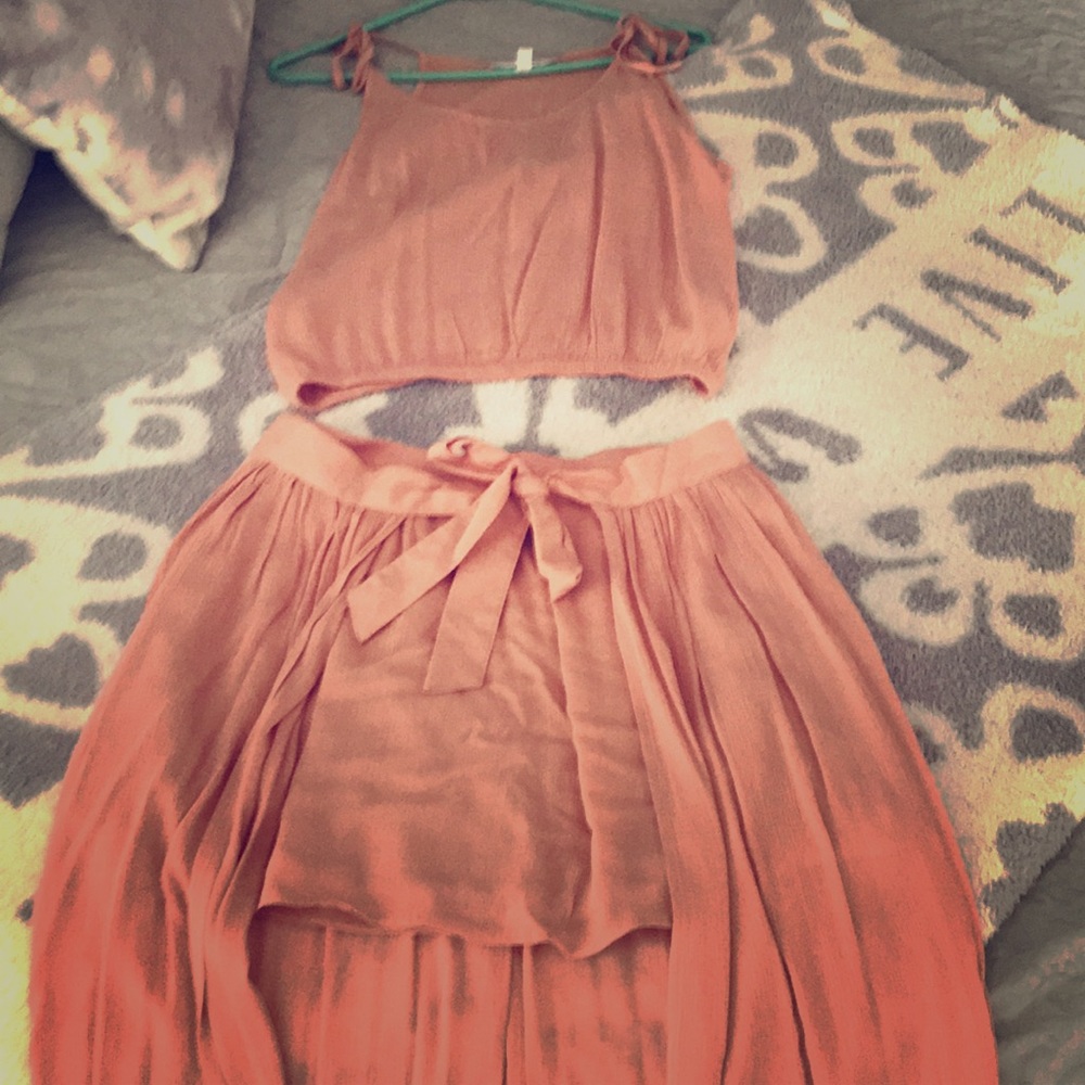 High low skirt and tank top set